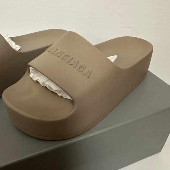 Balenciaga chunky slides- taupe - Picture 3 of 10